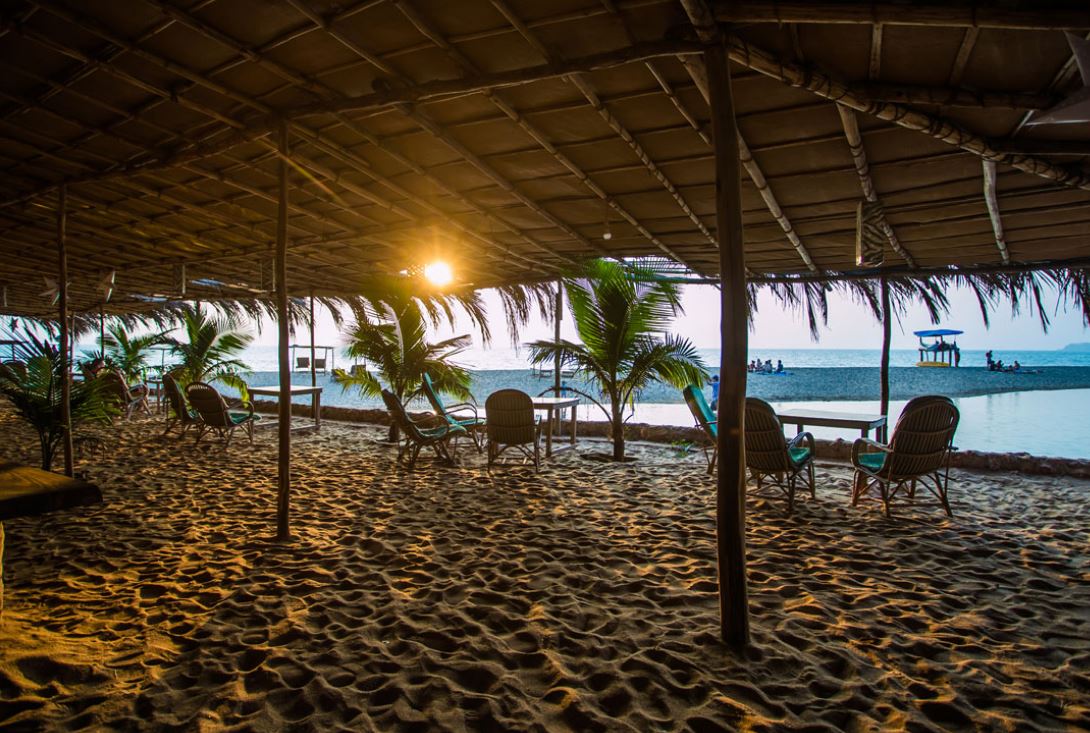 Dwarke Eco Hotel Goa Indie restauracja widok na morze