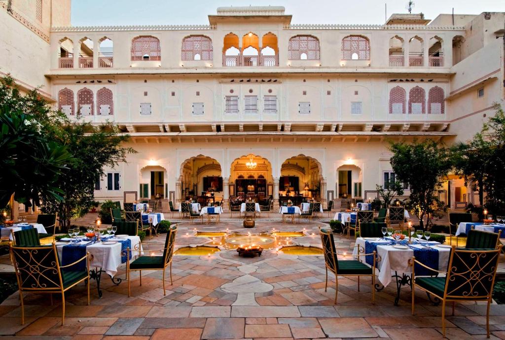 Hotel Samode Haveli Jaipur Indie restauracja dziedziniec