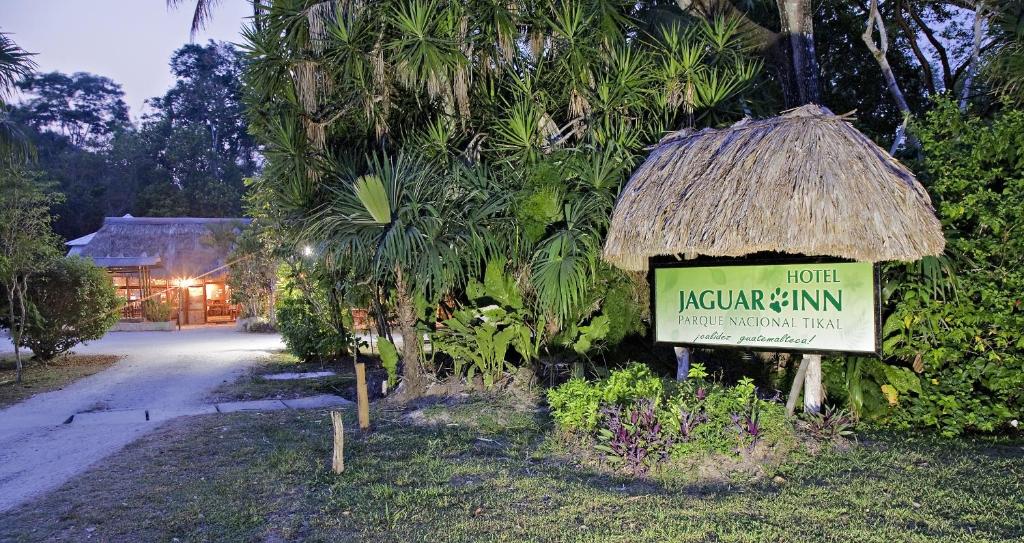 Jaguar Inn Tikal wjazd