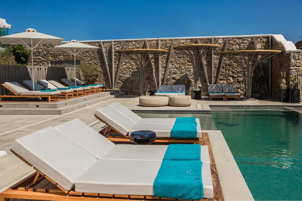Lyo Boutique Hotel Mykonos taras z basenem