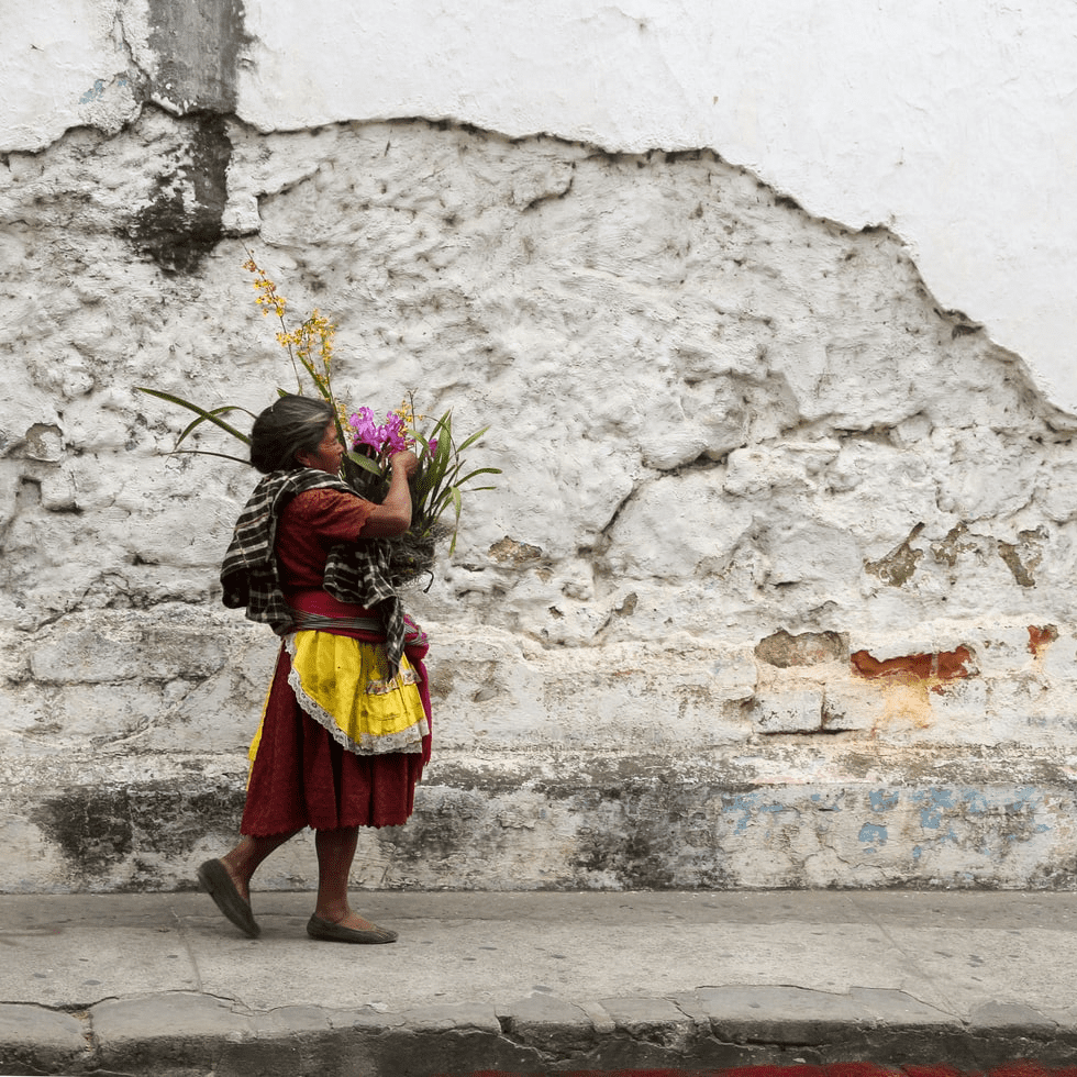 Kobieta w mieście Antigua, Gwatemala